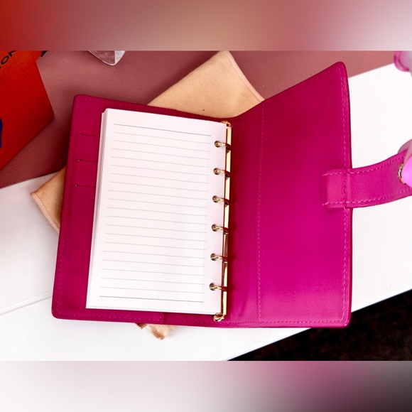 SOLD Louis Vuitton Pink Vernis Agenda - Picture 9 of 11
